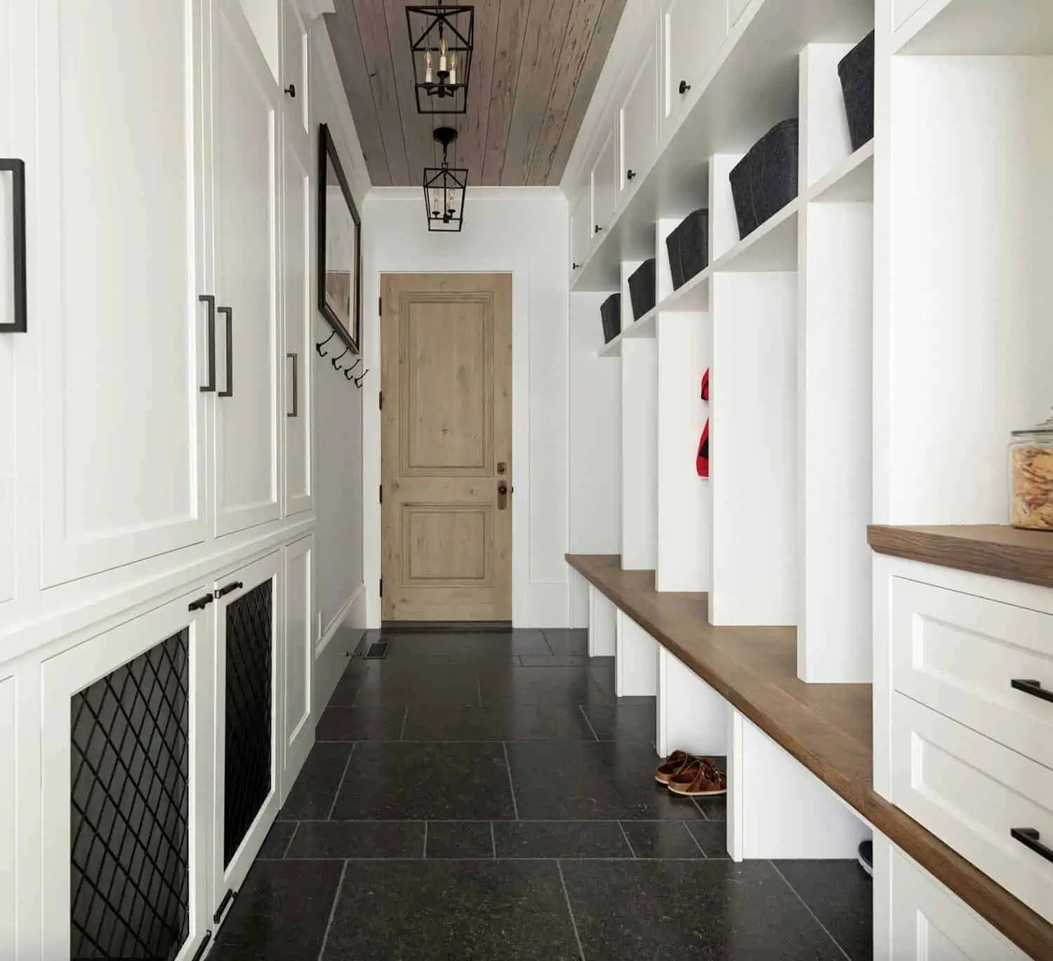 Etrafı Ağaçlarla Çevrili Muhteşem Bir Villa