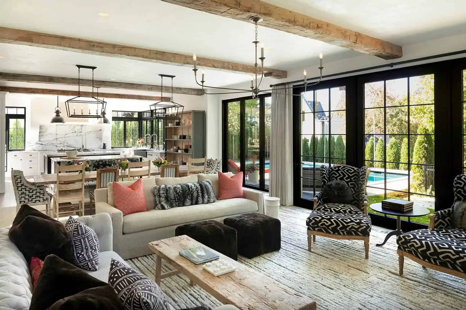 Etrafı Ağaçlarla Çevrili Muhteşem Bir Villa