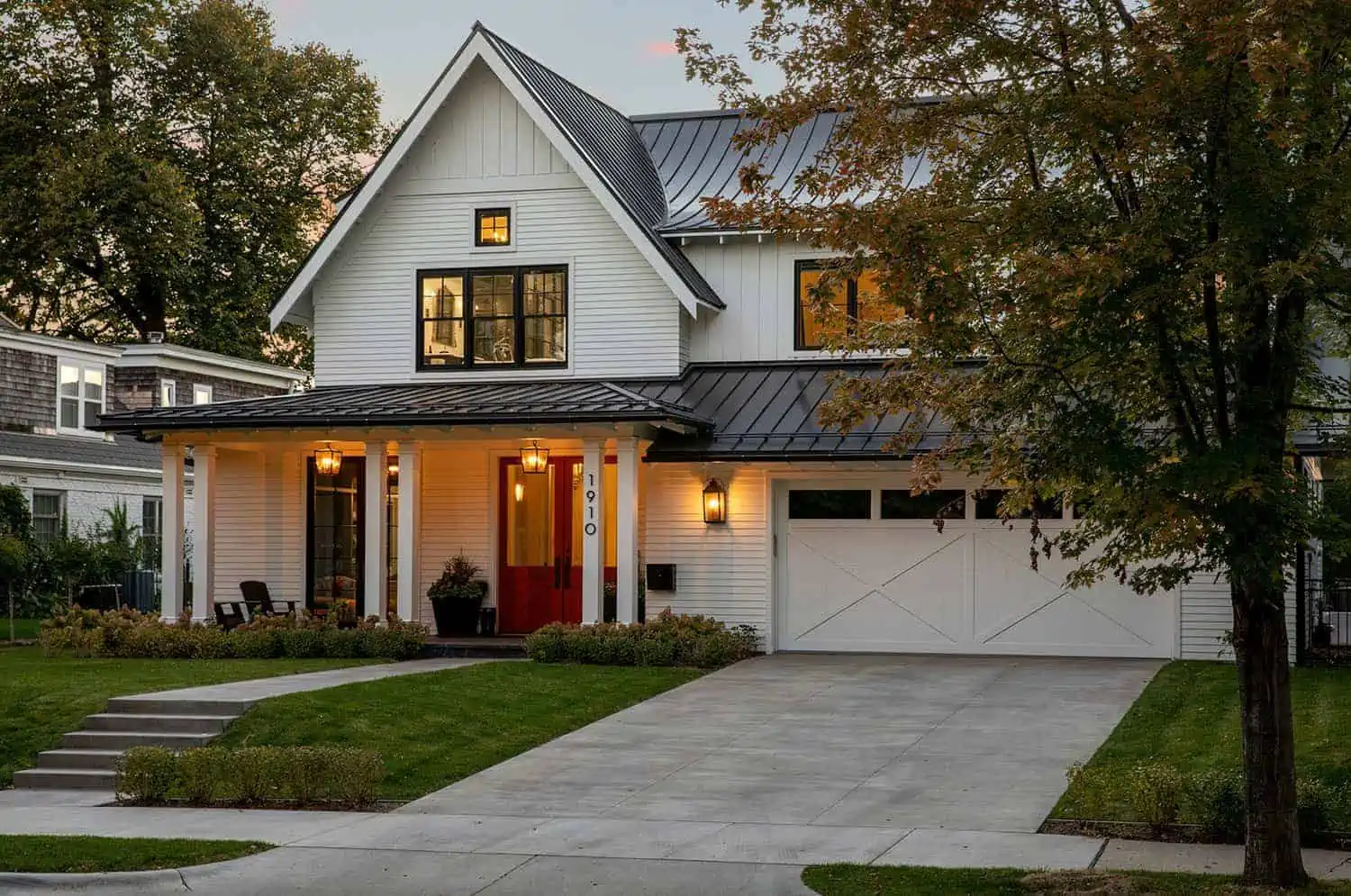 Etrafı Ağaçlarla Çevrili Muhteşem Bir Villa