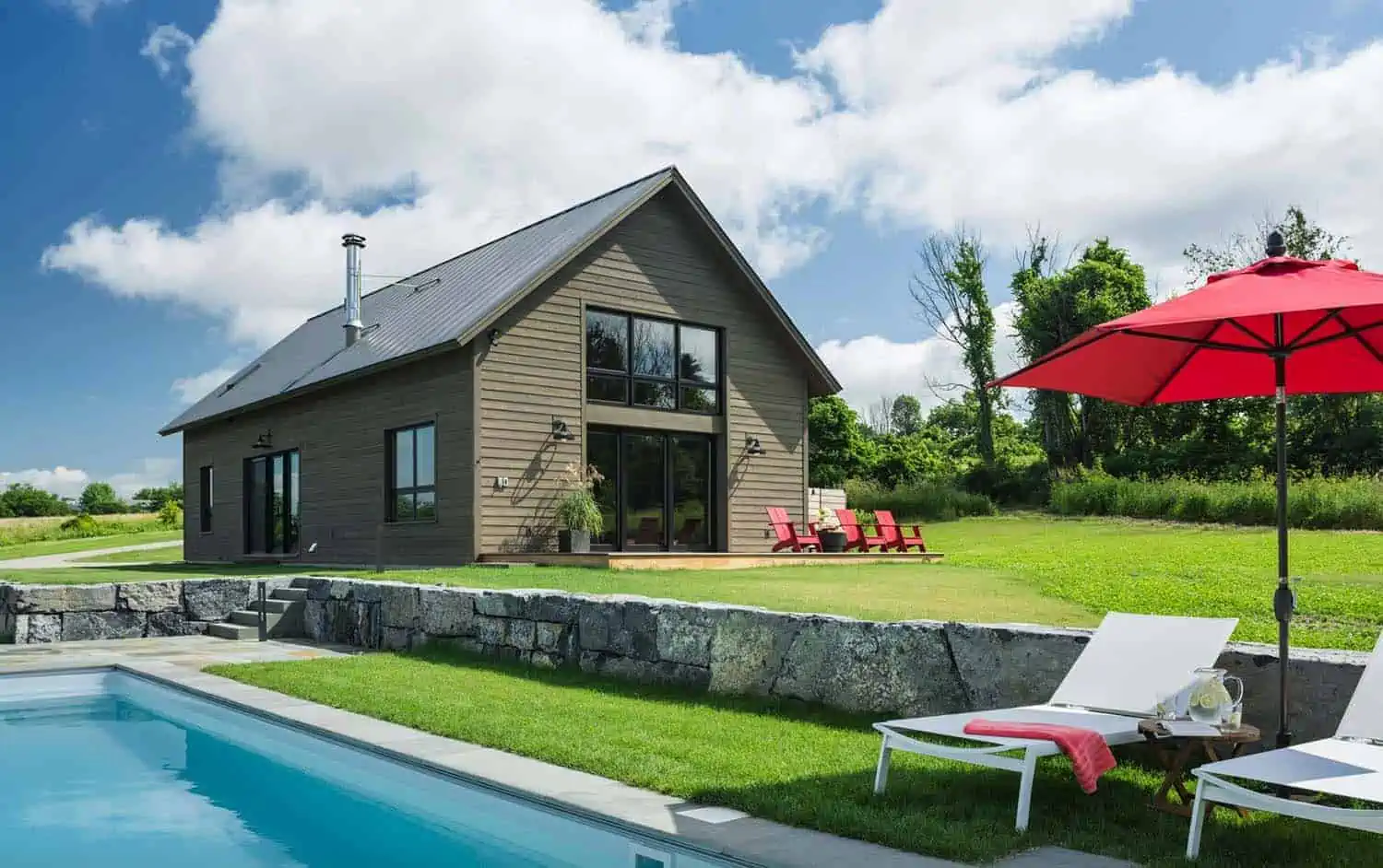 Küçük ve Samimi Modern Çiftlik Evi